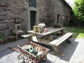 Гостиница Authentic farm located in the heart of the Ardennes with sauna  Гуви